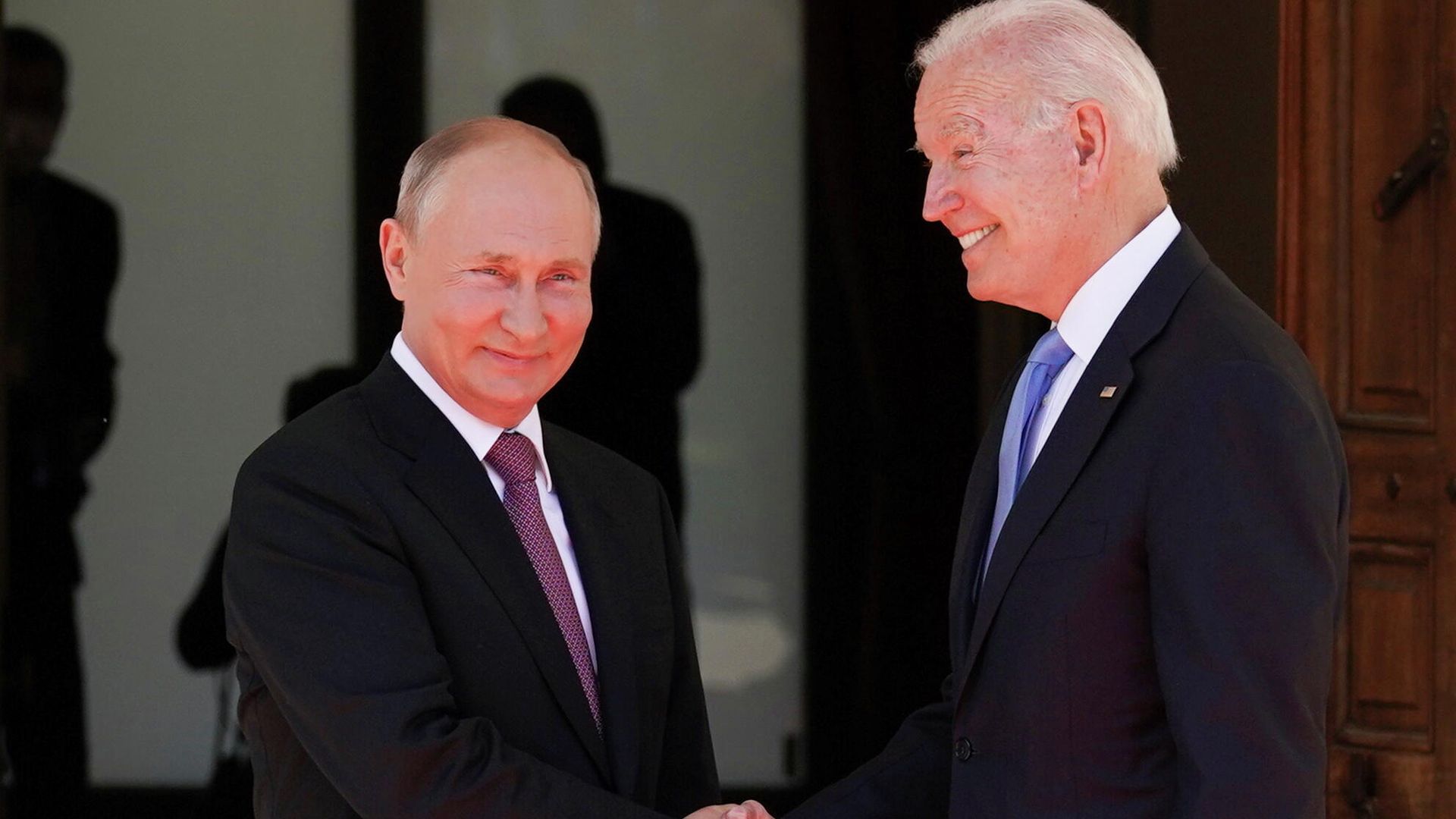 Президент РФ Владимир Путин и президент США Джо Байден во время встречи на вилле Ла Гранж в Женеве - РИА Новости, 1920, 19.06.2021