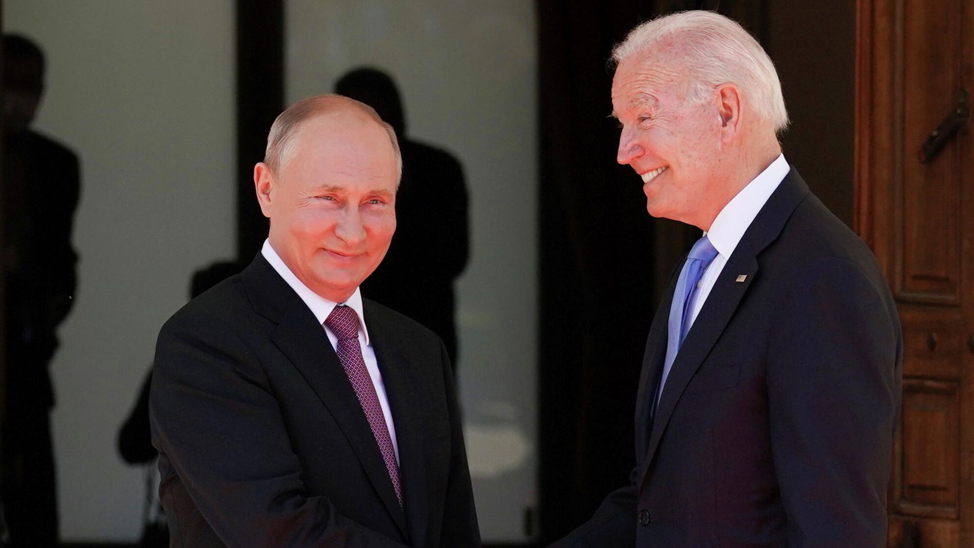 Президент РФ Владимир Путин и президент США Джо Байден во время встречи на вилле Ла Гранж в Женеве Президент РФ Владимир Путин и президент США Джо Байден во время встречи на вилле Ла Гранж в Женеве - РИА Новости, 1920, 19.06.2021