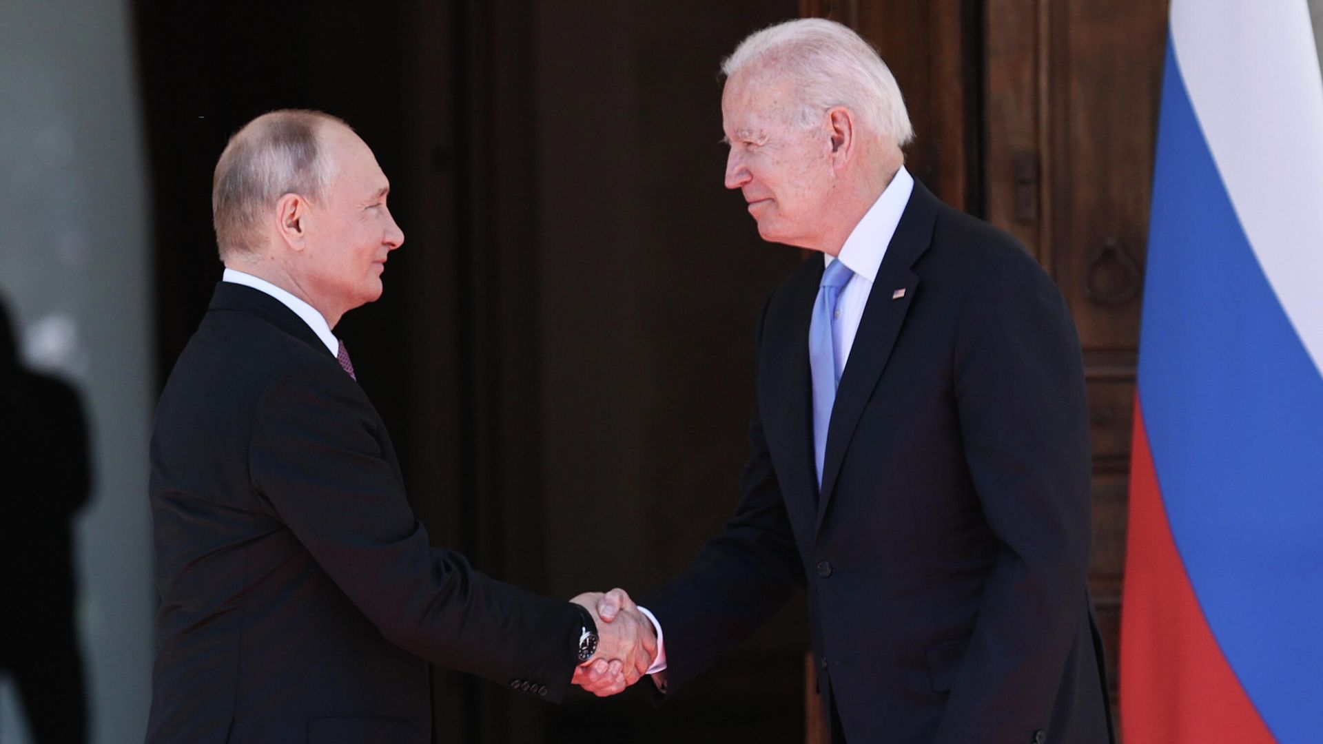 Президент РФ Владимир Путин и президент США Джо Байден во время встречи в Женеве на вилле Ла Гранж - РИА Новости, 1920, 17.06.2021
