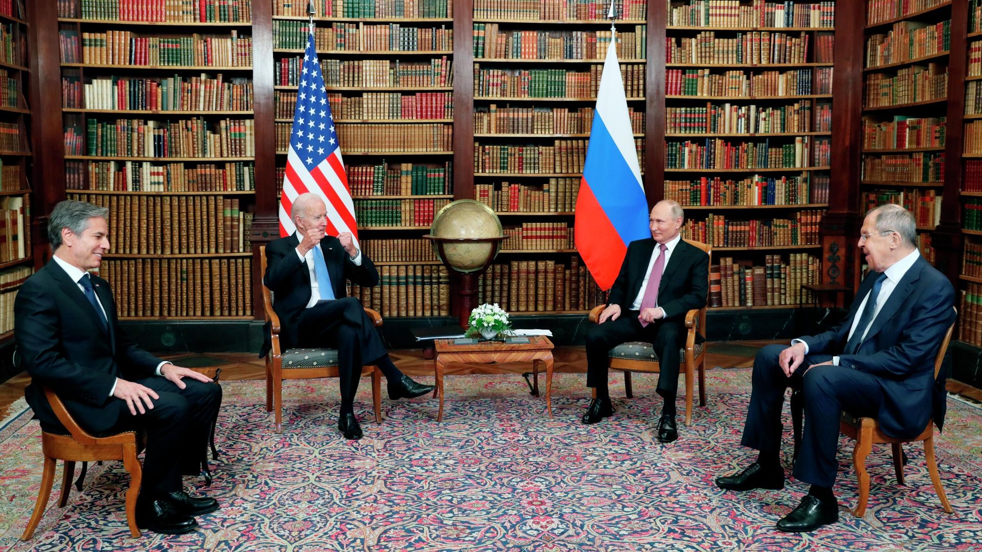 Президент РФ Владимир Путин и президент США Джо Байден во время встречи в Женеве на вилле Ла Гранж - РИА Новости, 1920, 17.06.2021