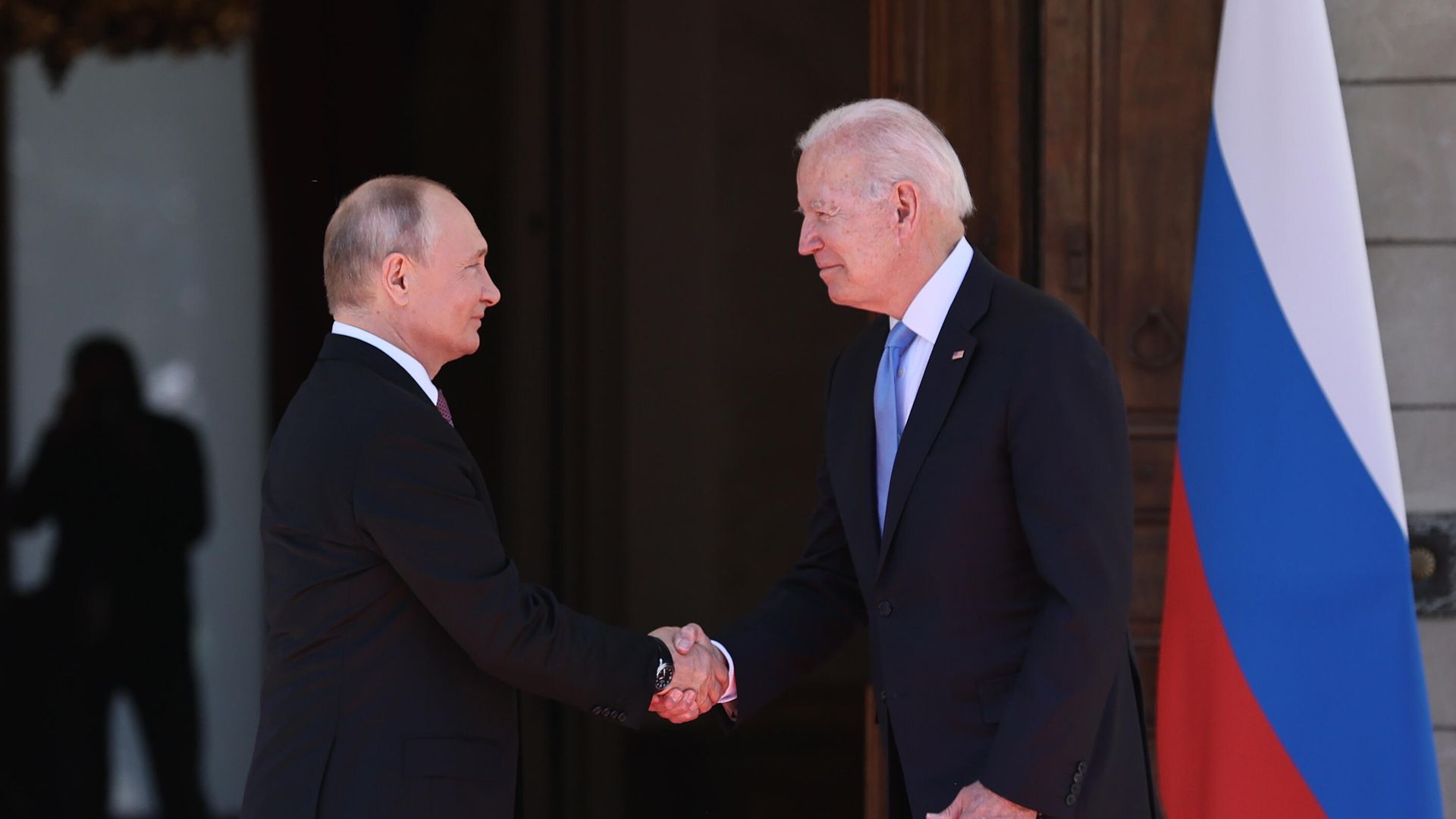 Президент России Владимир Путин и президент США Джо Байден во время встречи в Женеве на вилле Ла Гранж Президент России Владимир Путин и президент США Джо Байден во время встречи в Женеве на вилле Ла Гранж - РИА Новости, 1920, 10.05.2022