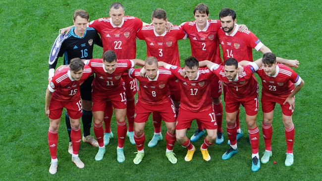 Футболисты сборной России