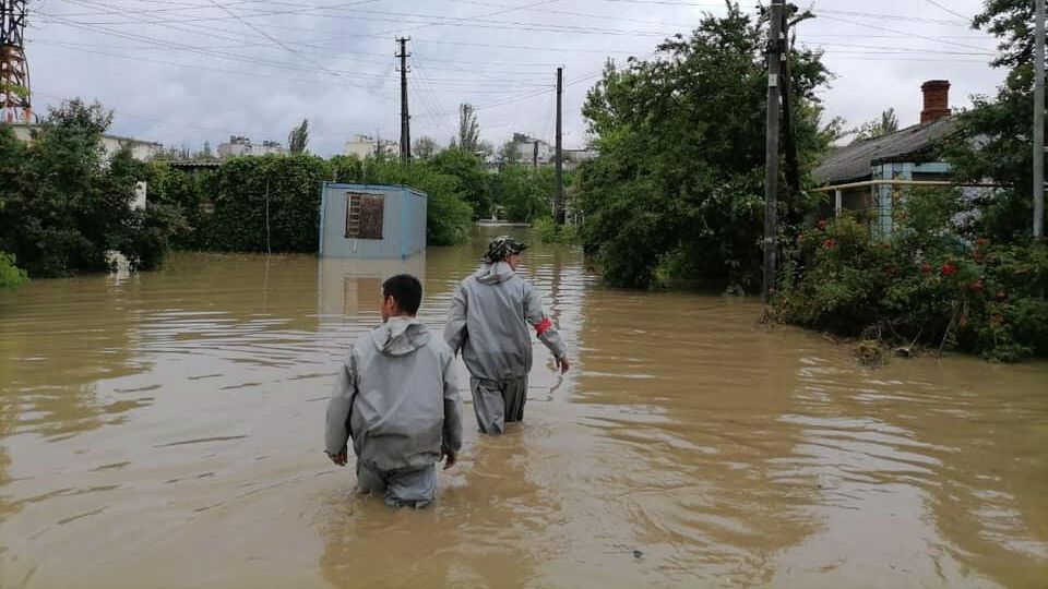 Последствия сильных ливней в Керчи Последствия сильных ливней в Керчи - РИА Новости, 1920, 17.06.2021