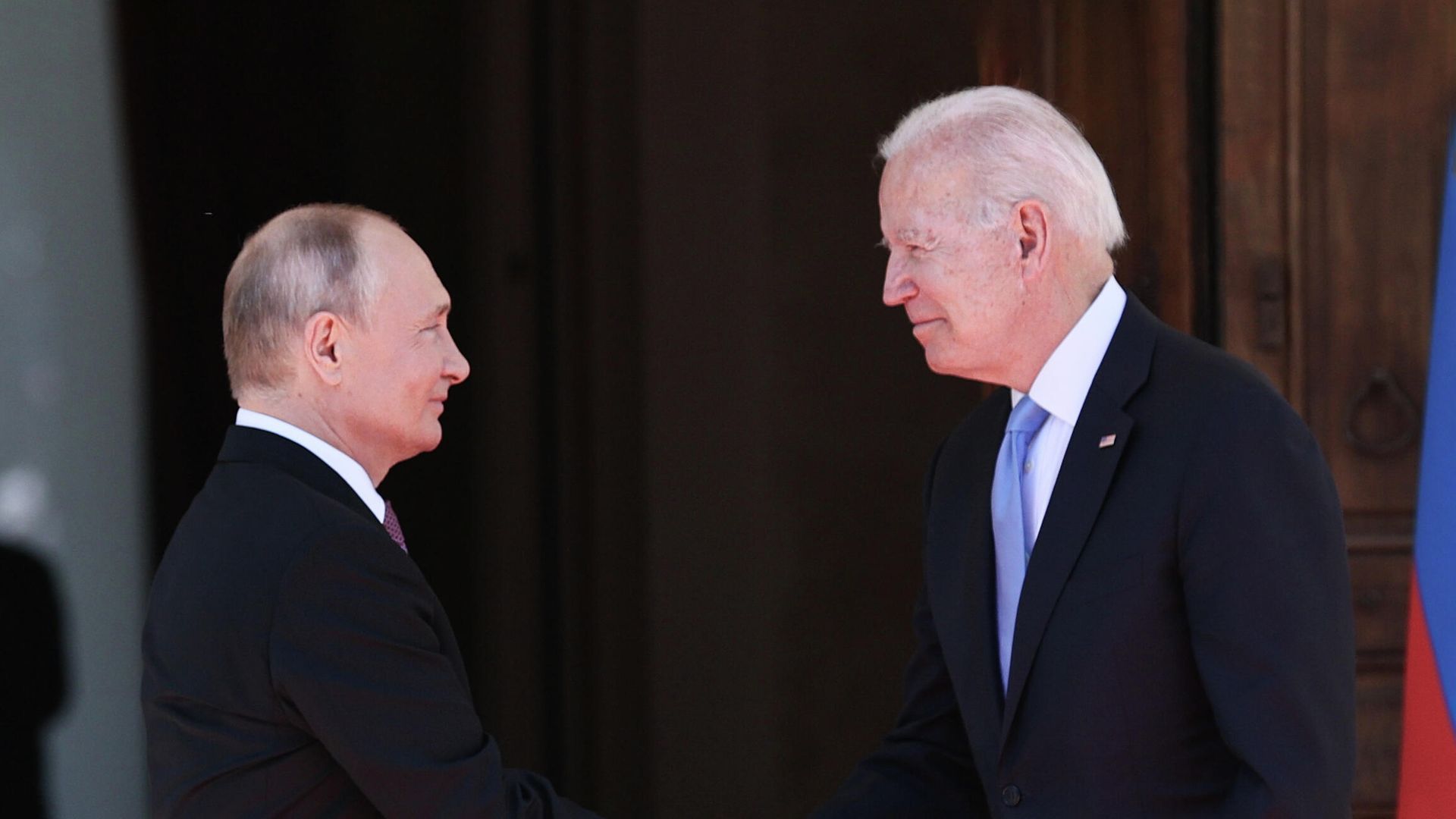 Президент РФ Владимир Путин и президент США Джо Байден во время встречи в Женеве на вилле Ла Гранж Президент РФ Владимир Путин и президент США Джо Байден во время встречи в Женеве на вилле Ла Гранж - РИА Новости, 1920, 17.06.2021