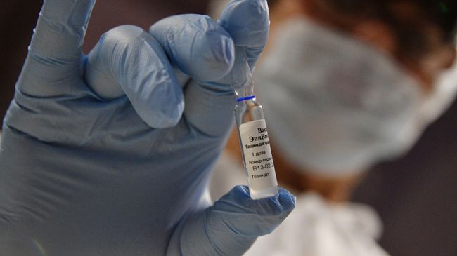 Ампула с вакциной от COVID-19 ЭпиВакКорона Ампула с вакциной от COVID-19 ЭпиВакКорона
