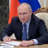 Президент РФ Владимир Путин проводит встречу в режиме видеоконференции с выпускниками IV потока программы развития кадрового управленческого резерва Высшей школы государственного управления Президент РФ Владимир Путин проводит встречу в режиме видеоконференции с выпускниками IV потока программы развития кадрового управленческого резерва Высшей школы государственного управления