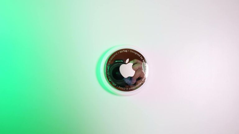 Умная метка Apple AirTag Умная метка Apple AirTag