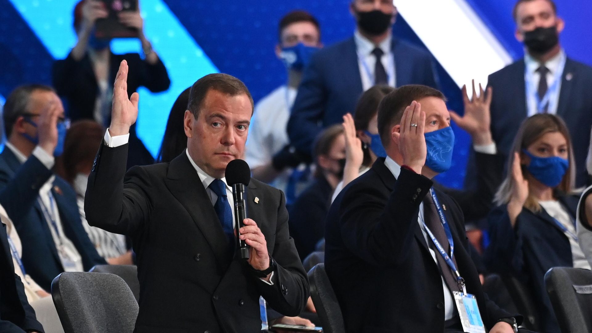 Председатель партии Единая Россия, заместитель председателя Совета безопасности РФ Дмитрий Медведев на пленарном заседании XX Съезда партии Единая Россия Председатель партии Единая Россия, заместитель председателя Совета безопасности РФ Дмитрий Медведев на пленарном заседании XX Съезда партии Единая Россия - РИА Новости, 1920, 20.06.2021