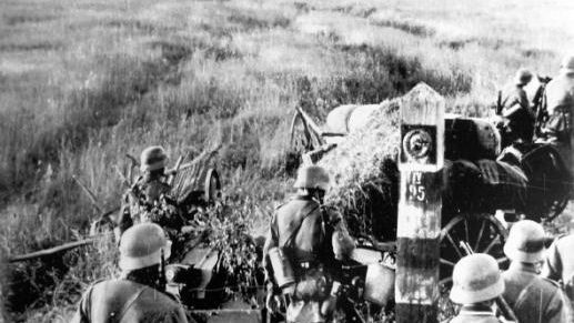 Войска вермахта пересекают границу СССР Войска вермахта пересекают границу СССР - РИА Новости, 1920, 21.06.2024