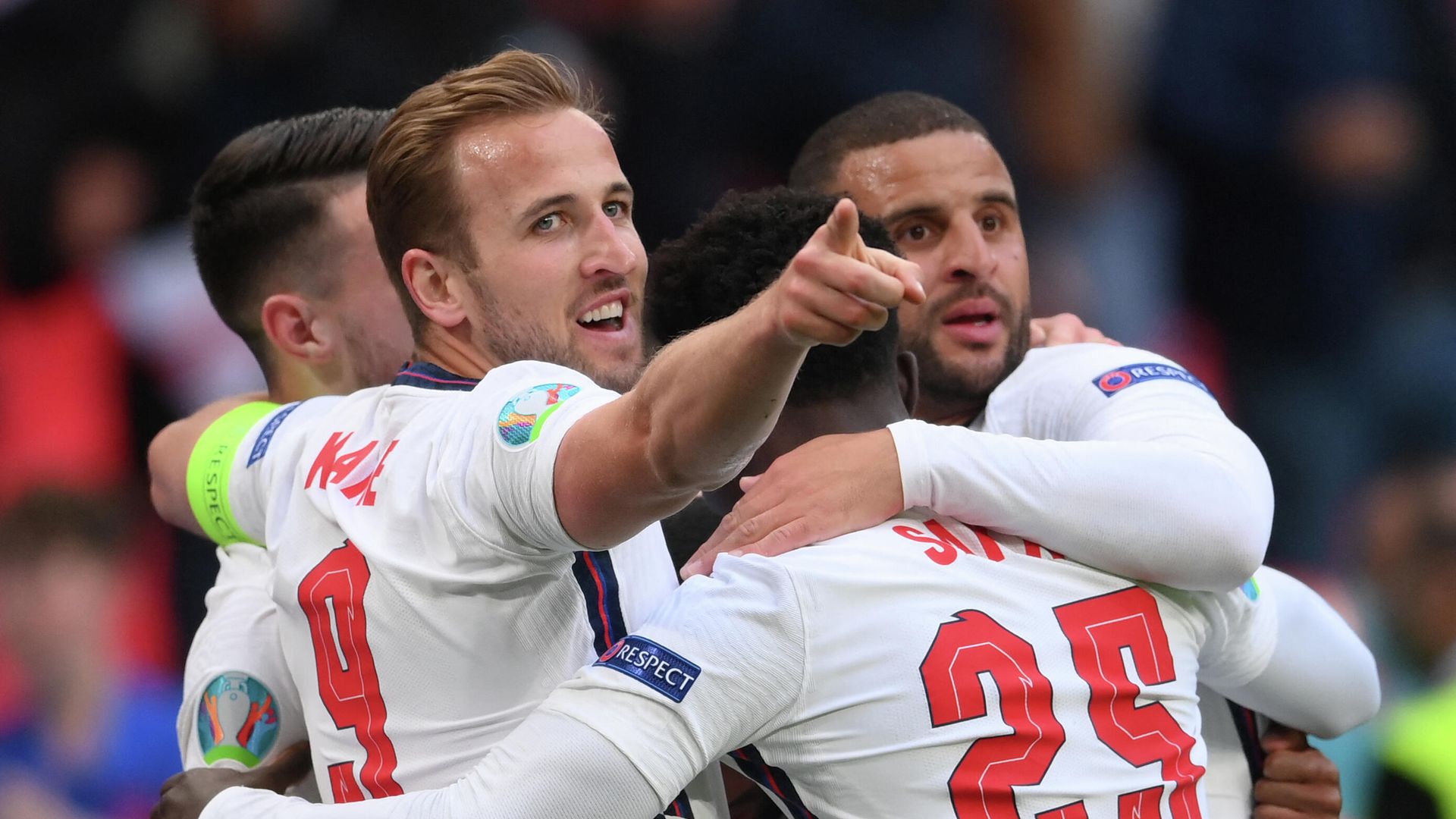 England's forward Raheem Sterling (hidden) celebrates scoring the opening goal with his teammates including England's forward Harry Kane, England's midfielder Bukayo Saka and England's defender Kyle Walker during the UEFA EURO 2020 Group D football match between Czech Republic and England at Wembley Stadium in London on June 22, 2021. (Photo by Laurence Griffiths / POOL / AFP) England's forward Raheem Sterling (hidden) celebrates scoring the opening goal with his teammates including England's forward Harry Kane, England's midfielder Bukayo Saka and England's defender Kyle Walker during the UEFA EURO 2020 Group D football match between Czech Republic and England at Wembley Stadium in London on June 22, 2021. (Photo by Laurence Griffiths / POOL / AFP) - РИА Новости, 1920, 22.06.2021