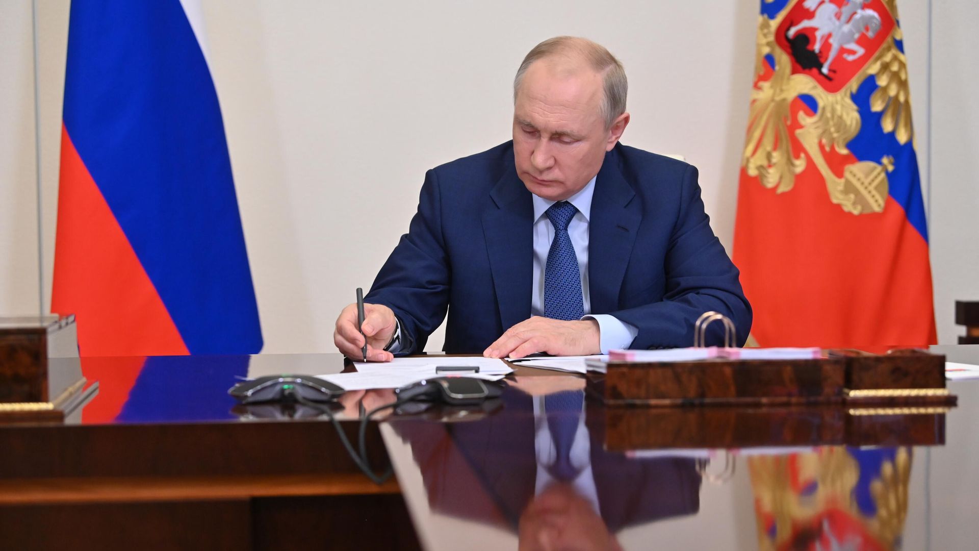 Президент России Владимир Путин во время совещания с членами правительства  - РИА Новости, 1920, 31.12.2021