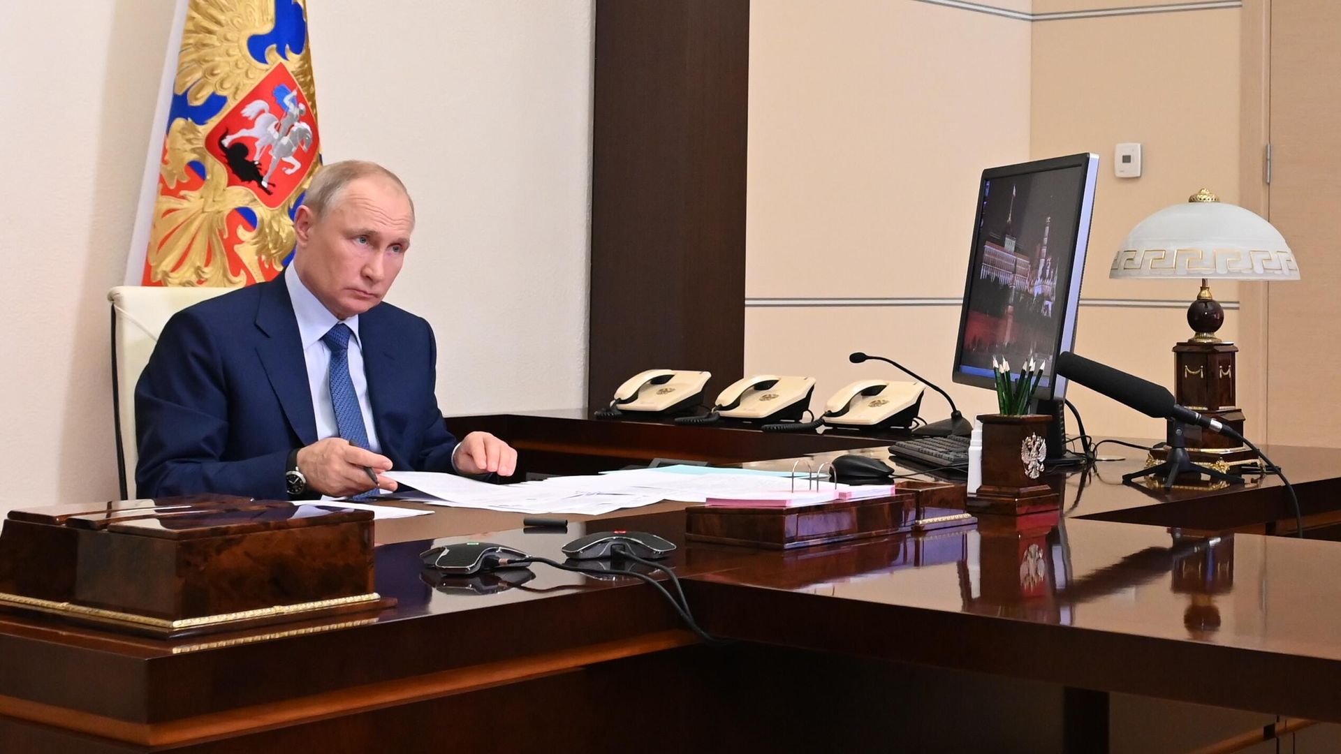 Президент РФ Владимир Путин во время рабочей встречи в режиме видеоконференции с главой Чеченской Республики Рамзаном Кадыровым Президент РФ Владимир Путин во время рабочей встречи в режиме видеоконференции с главой Чеченской Республики Рамзаном Кадыровым - РИА Новости, 1920, 24.06.2021