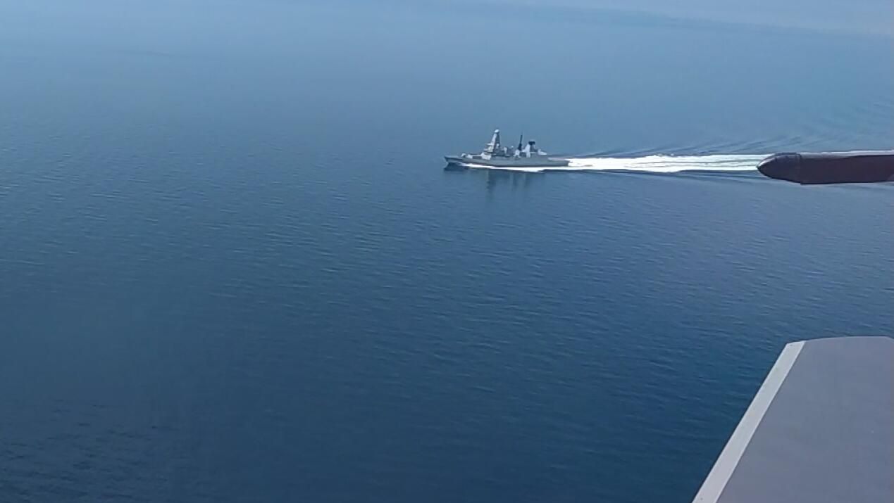 Эсминец Defender ВМС Великобритании в районе мыса Фиолент. Стоп-кадр видео Эсминец Defender ВМС Великобритании в районе мыса Фиолент. Стоп-кадр видео - РИА Новости, 1920, 24.06.2021