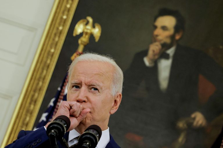 Президент США Джо Байден рассказывает о программе вакцинации от COVID-19 в здании Белого дома в Вашингтоне, США Президент США Джо Байден рассказывает о программе вакцинации от COVID-19 в здании Белого дома в Вашингтоне, США