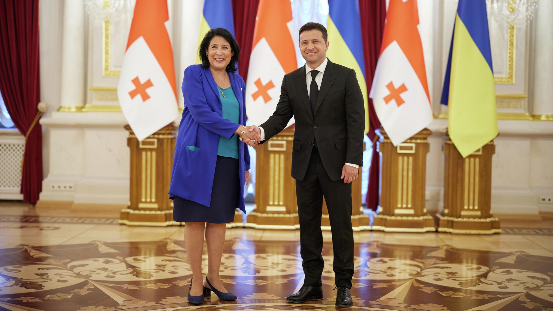 Президент Грузии Саломе Зурабишвили и президент Украины Владимир Зеленский во время встречи в Киеве Президент Грузии Саломе Зурабишвили и президент Украины Владимир Зеленский во время встречи в Киеве - РИА Новости, 1920, 25.06.2021