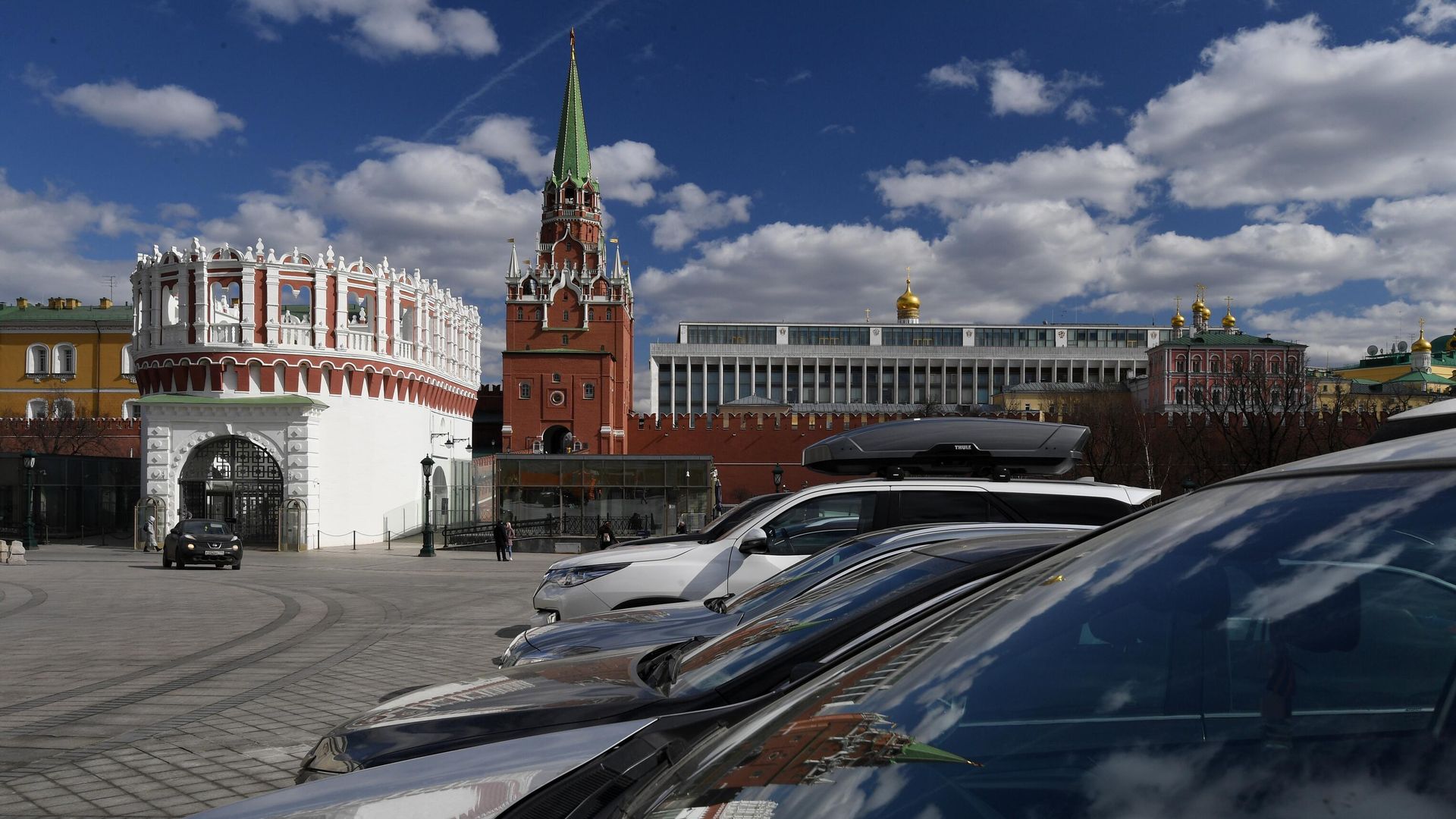 Кутафья башня и Троицкая башня Московского Кремля Кутафья башня и Троицкая башня Московского Кремля - РИА Новости, 1920, 30.03.2024