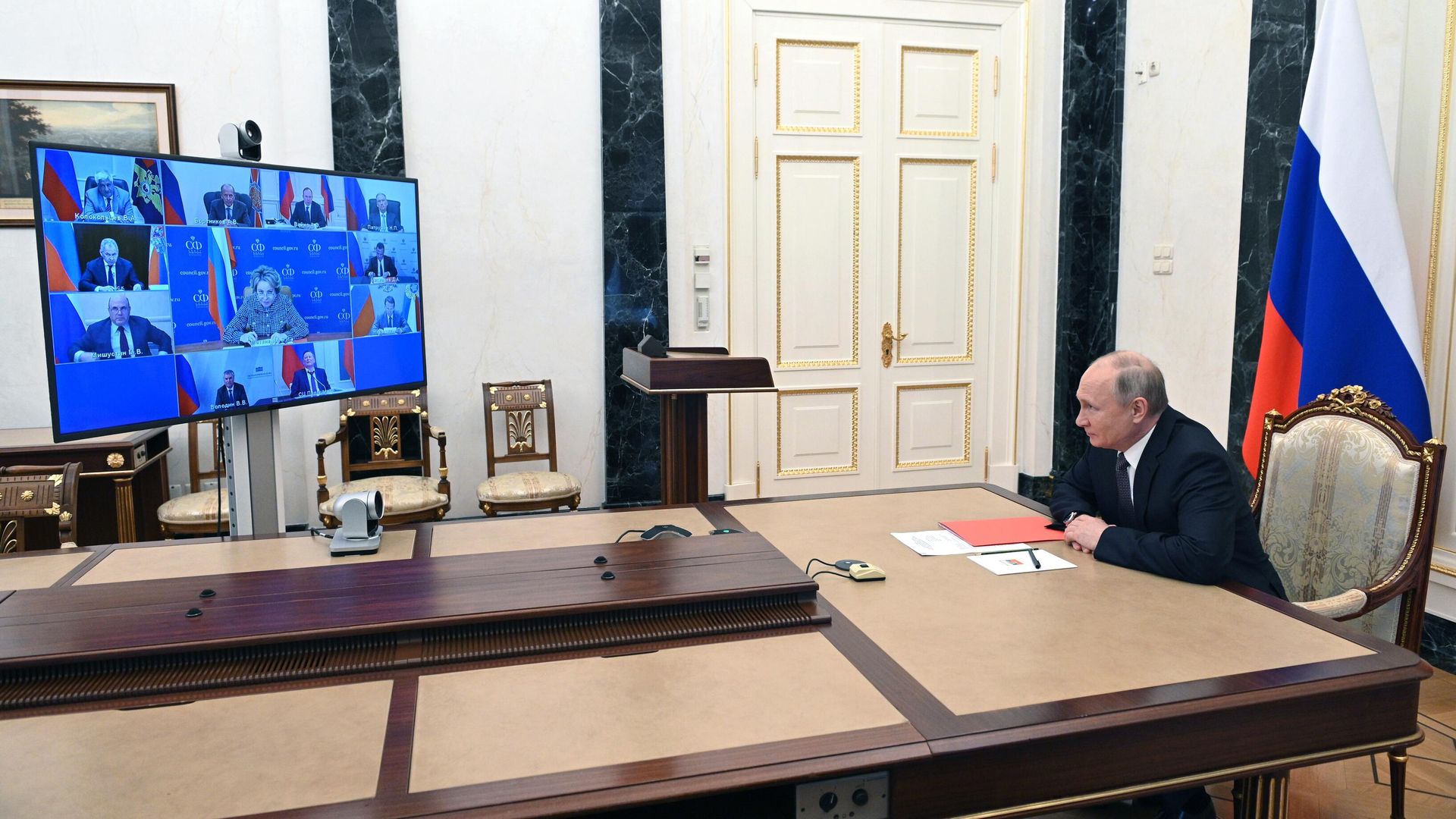 Президент РФ Владимир Путин проводит оперативное совещание с постоянными членами Совета безопасности РФ в режиме видеоконференции Президент РФ Владимир Путин проводит оперативное совещание с постоянными членами Совета безопасности РФ в режиме видеоконференции - РИА Новости, 1920, 05.07.2021