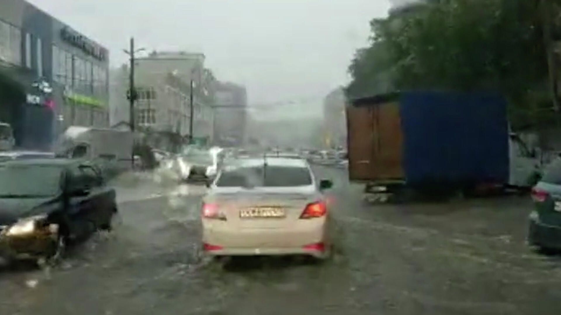 Кадры затопленных дорог в Анапе Кадры затопленных дорог в Анапе - РИА Новости, 1920, 26.06.2021