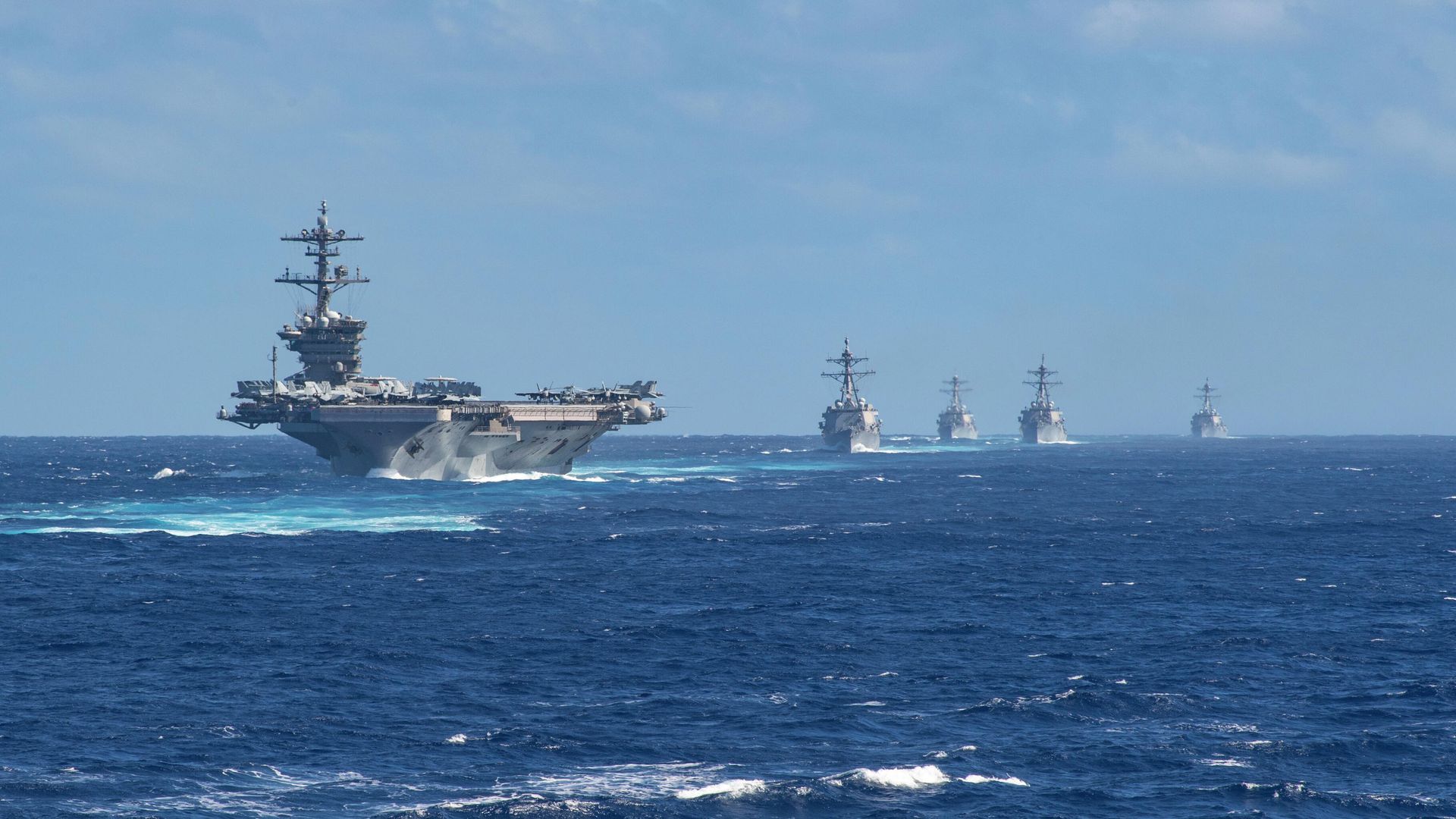 Авианосная ударная группа ВМС США во главе с атомным авианосцем Theodore Roosevelt в Тихом океане Авианосная ударная группа ВМС США во главе с атомным авианосцем Theodore Roosevelt в Тихом океане - РИА Новости, 1920, 10.10.2021