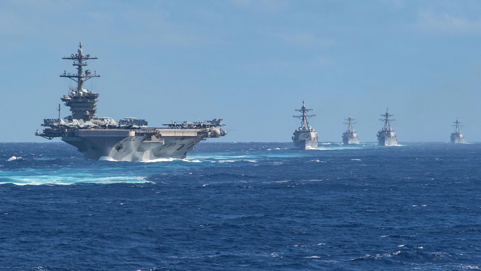 Авианосная ударная группа ВМС США во главе с атомным авианосцем Theodore Roosevelt в Тихом океане Авианосная ударная группа ВМС США во главе с атомным авианосцем Theodore Roosevelt в Тихом океане - РИА Новости, 1920, 28.06.2021