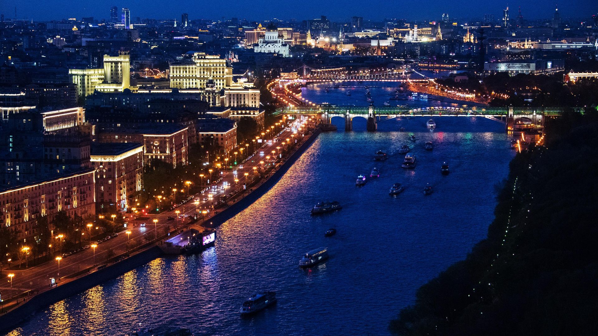 Вид на Пушкинский мост и прогулочные суда в акватории Москвы-реки Вид на Пушкинский мост и прогулочные суда в акватории Москвы-реки - РИА Новости, 1920, 19.08.2021