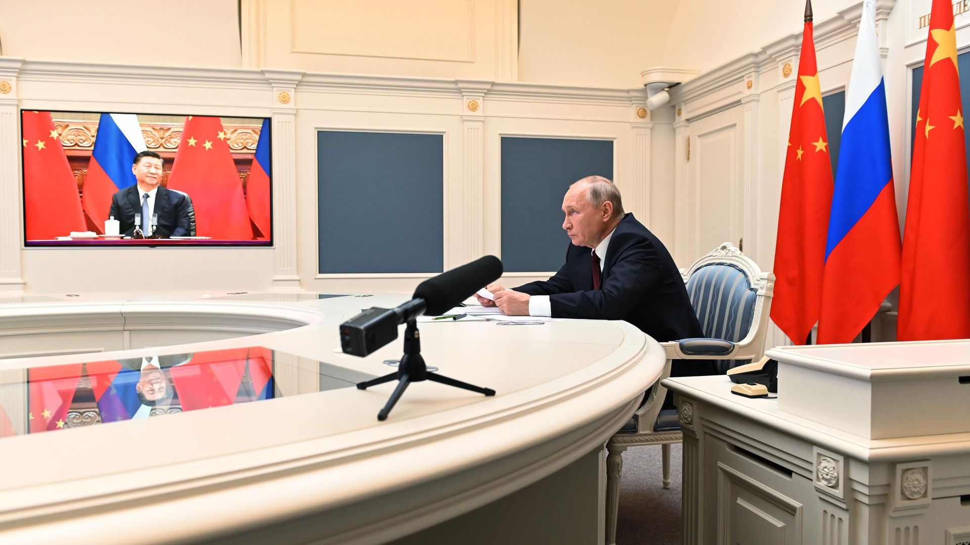 Президент РФ Владимир Путин и председатель КНР Си Цзиньпин во время беседы в формате видеоконференции Президент РФ Владимир Путин и председатель КНР Си Цзиньпин во время беседы в формате видеоконференции - РИА Новости, 1920, 28.06.2021