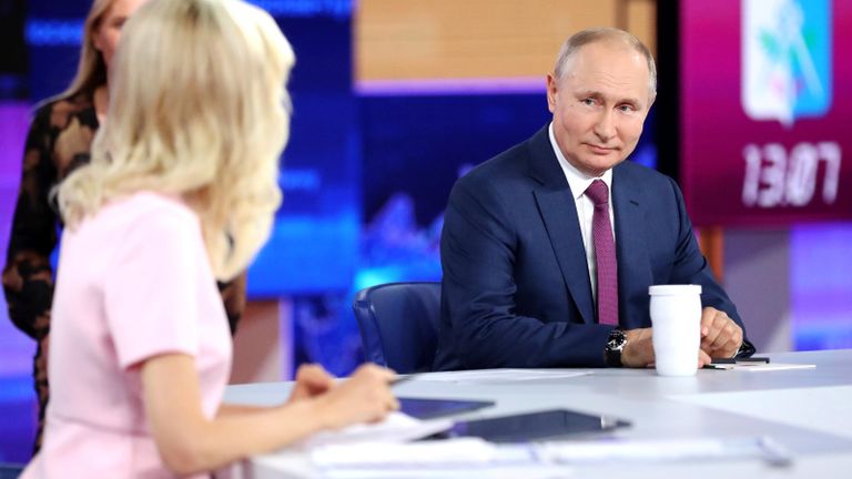 Прямая линия с президентом РФ Владимиром Путиным Прямая линия с президентом РФ Владимиром Путиным