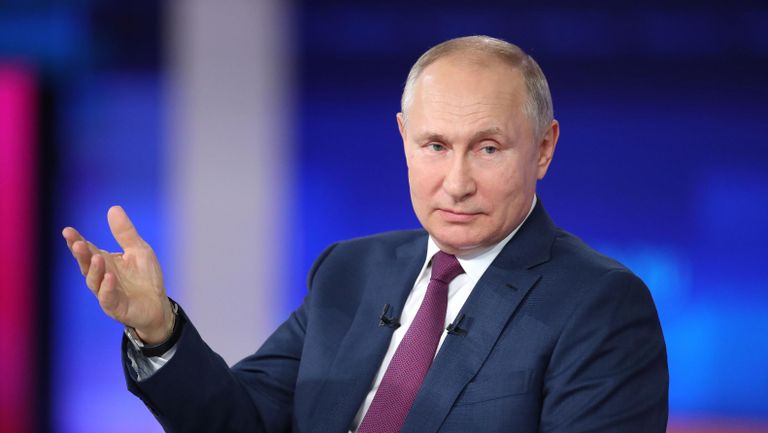 Президент РФ Владимир Путин отвечает на вопросы россиян во время ежегодной специальной программы Прямая линия с Владимиром Путиным в эфире российских телеканалов и радиостанций Президент РФ Владимир Путин отвечает на вопросы россиян во время ежегодной специальной программы Прямая линия с Владимиром Путиным в эфире российских телеканалов и радиостанций