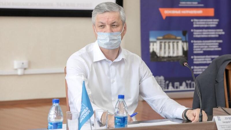 Председатель Законодательного Собрания Вологодской области, лидер фракции Единая Россия Андрей Луценко во время совещания по вопросам поддержки и развития культурной среды в больших и малых городах Председатель Законодательного Собрания Вологодской области, лидер фракции Единая Россия Андрей Луценко во время совещания по вопросам поддержки и развития культурной среды в больших и малых городах - РИА Новости, 1920, 02.03.2022
