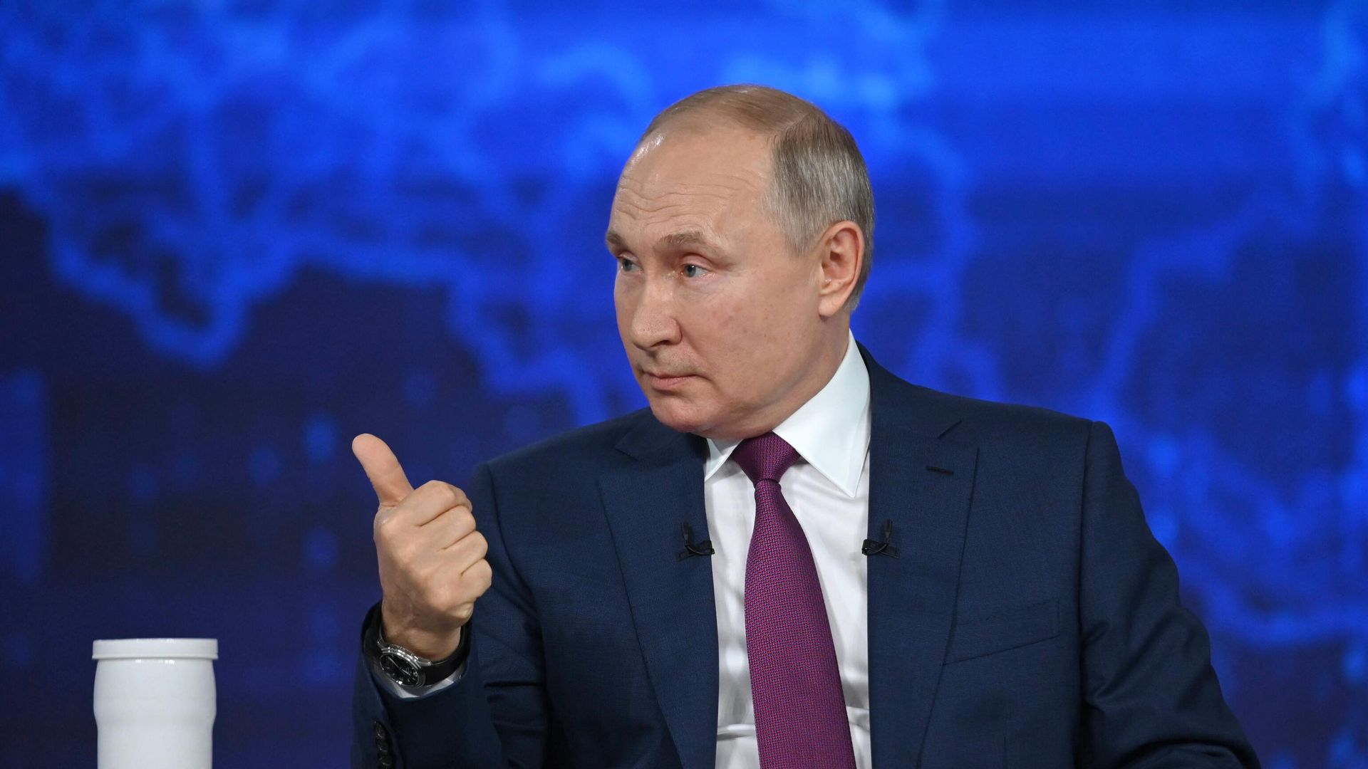 Президент РФ Владимир Путин отвечает на вопросы россиян во время ежегодной специальной программы Прямая линия с Владимиром Путиным Президент РФ Владимир Путин отвечает на вопросы россиян во время ежегодной специальной программы Прямая линия с Владимиром Путиным - РИА Новости, 1920, 30.06.2021