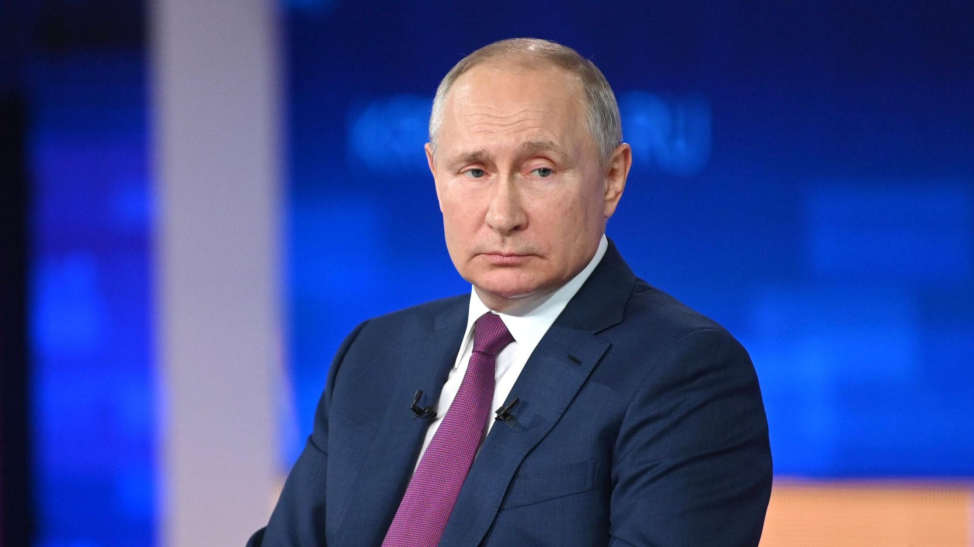 Президент России Владимир Путин отвечает на вопросы россиян во время ежегодной специальной программы Прямая линия с Владимиром Путиным Президент России Владимир Путин отвечает на вопросы россиян во время ежегодной специальной программы Прямая линия с Владимиром Путиным - РИА Новости, 1920, 05.07.2021