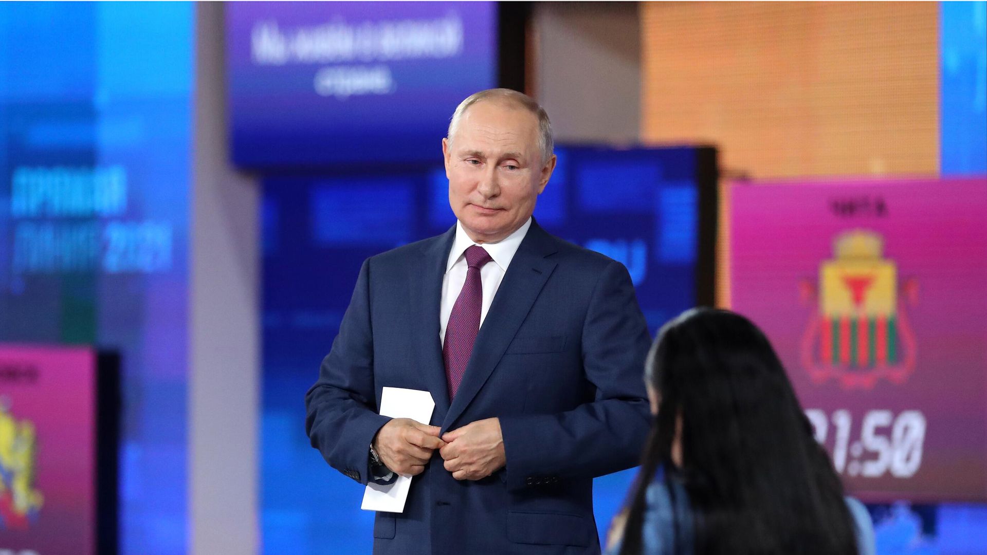 Президент РФ Владимир Путин после ежегодной специальной программы Прямая линия с Владимиром Путиным Президент РФ Владимир Путин после ежегодной специальной программы Прямая линия с Владимиром Путиным - РИА Новости, 1920, 30.06.2021