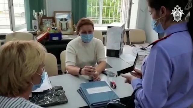 Работа следователей по делу в отношении директора центра помощи детям в Иркутске Работа следователей по делу в отношении директора центра помощи детям в Иркутске - РИА Новости, 1920, 01.07.2021