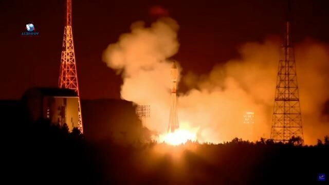 Кадры старта ракеты Союз с 36 спутниками OneWeb на борту Кадры старта ракеты Союз с 36 спутниками OneWeb на борту - РИА Новости, 1920, 01.07.2021