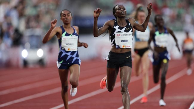 Hellen OBIRI from Kenya (R) and Fantu WORKU from Ethiopia compete in the 5000M women final at the Diamond League track and field meeting in Oslo on July 1, 2021. (Photo by STR / Diamond League AG)
