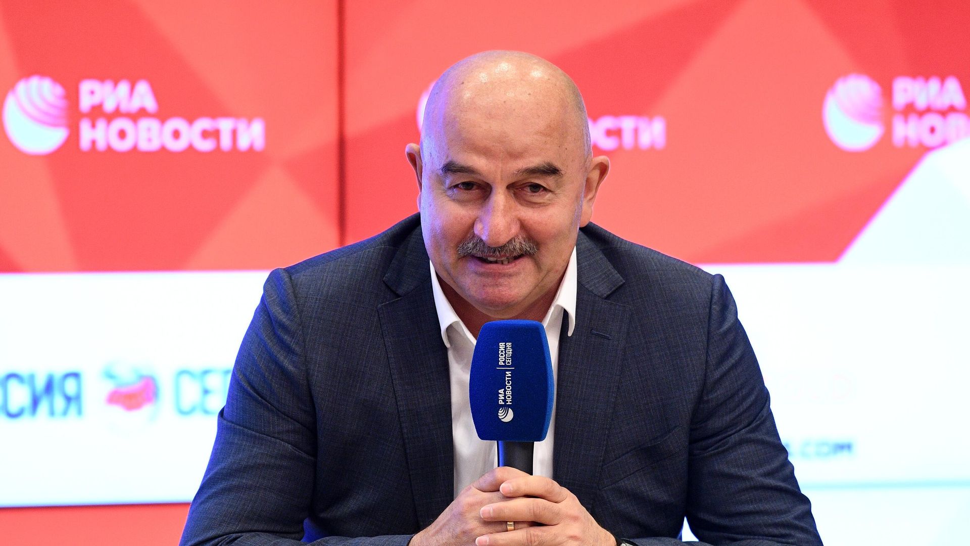Пресс-конференция главного тренера сборной России по футболу Станислава Черчесова Пресс-конференция главного тренера сборной России по футболу Станислава Черчесова - РИА Новости, 1920, 02.07.2021