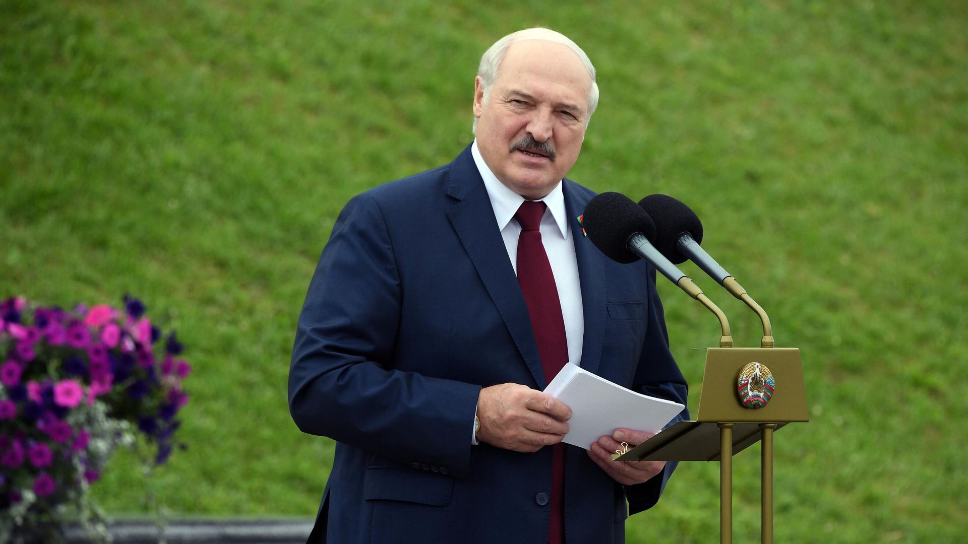 Президент Белоруссии Александр Лукашенко выступает на торжественном митинге, посвященном Дню независимости Белоруссии Президент Белоруссии Александр Лукашенко выступает на торжественном митинге, посвященном Дню независимости Белоруссии - РИА Новости, 1920, 03.07.2021