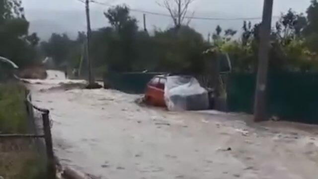 Дождь в Ялте и других районах Крыма привел к подтоплениям Дождь в Ялте и других районах Крыма привел к подтоплениям - РИА Новости, 1920, 04.07.2021