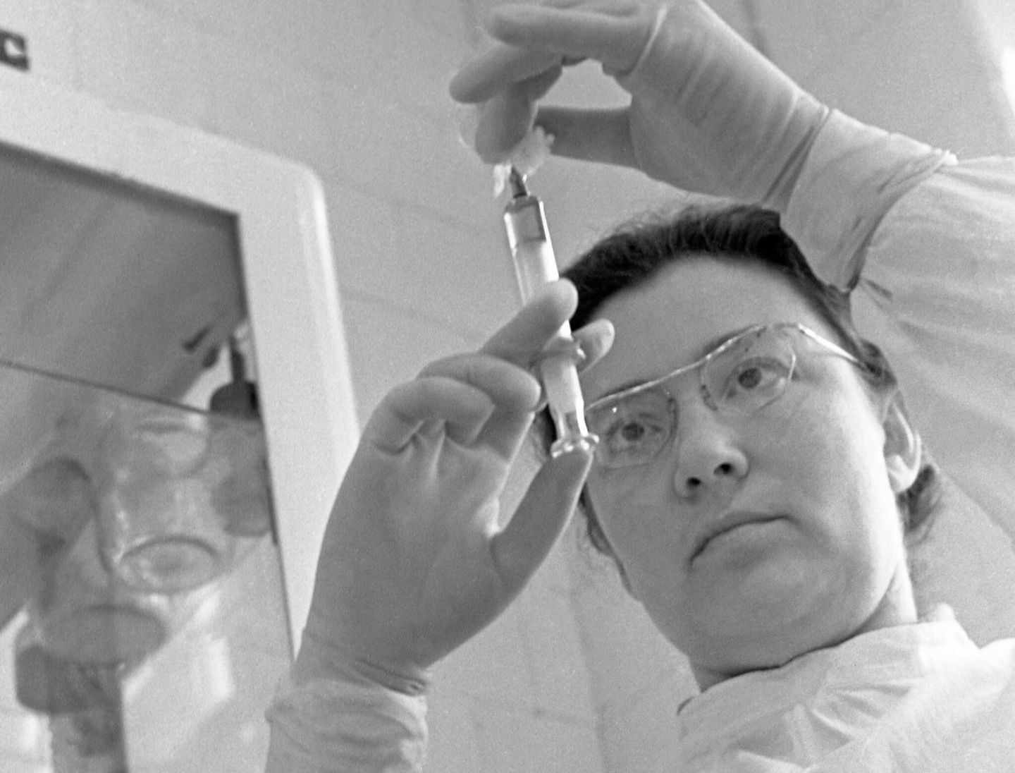 Институт полиомиелита и вирусных энцефалитов АМН СССР (ныне — имени М. П. Чумакова РАН) Институт полиомиелита и вирусных энцефалитов АМН СССР (ныне — имени М. П. Чумакова РАН)