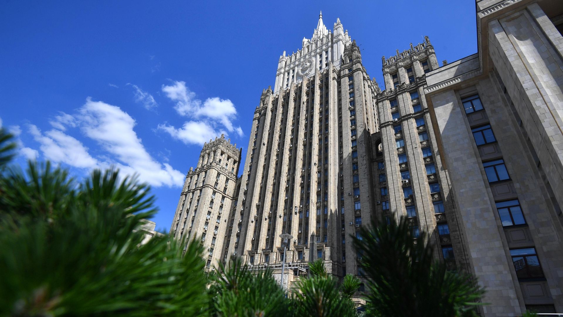 Здание Министерства иностранных дел РФ на Смоленской-Сенной площади в Москве Здание Министерства иностранных дел РФ на Смоленской-Сенной площади в Москве - РИА Новости, 1920, 31.08.2021