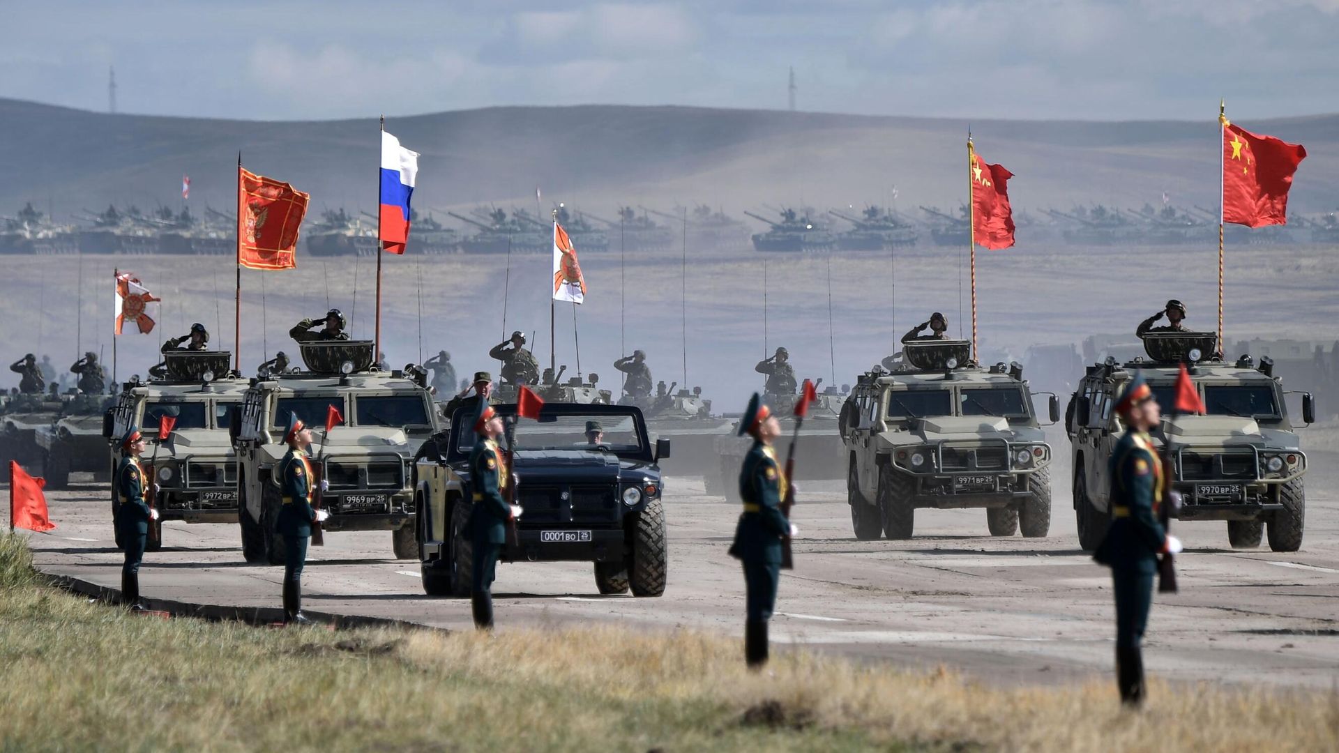 Парад военной техники, участвовавшей в основном этапе военных маневров вооруженных сил Восток-2018 Парад военной техники, участвовавшей в основном этапе военных маневров вооруженных сил Восток-2018 - РИА Новости, 1920, 05.07.2021