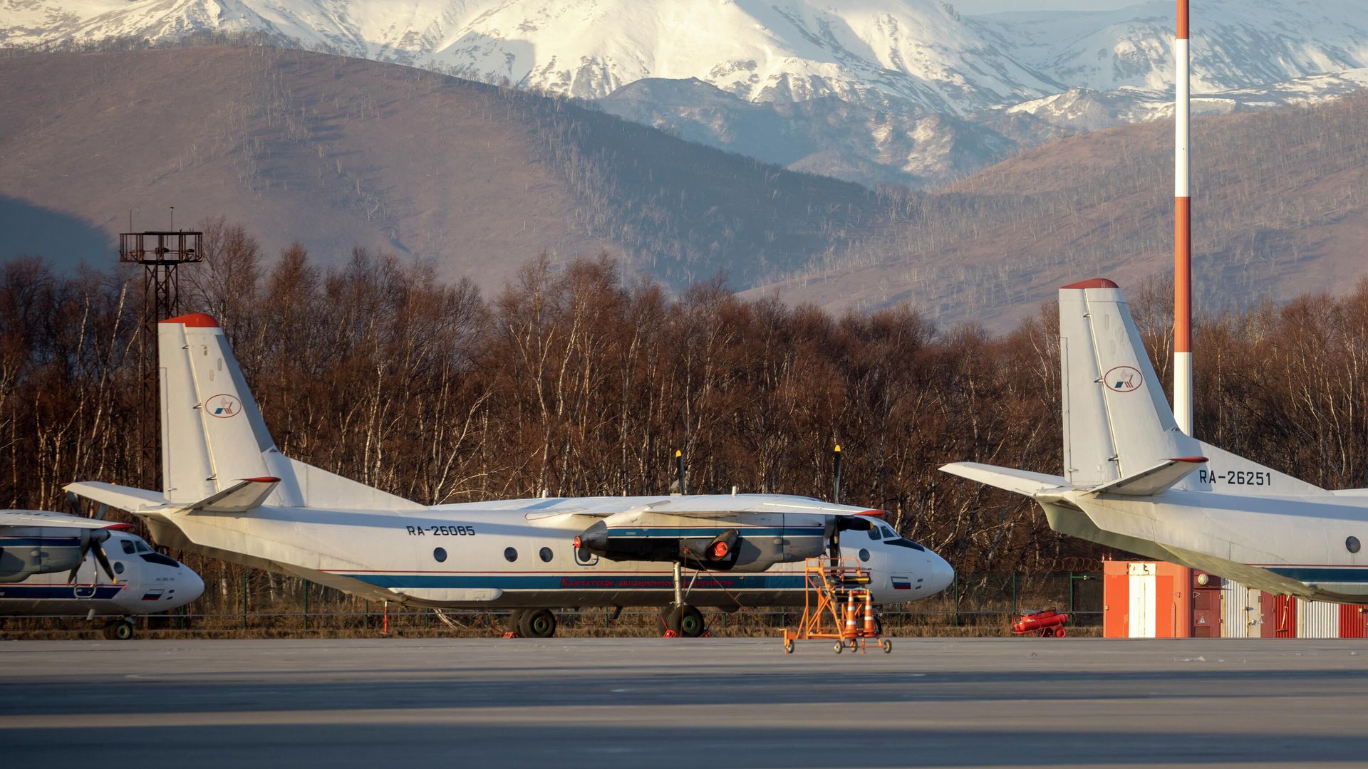 Самолет Ан-26 с бортовым номером RA-26085 авиакомпании Камчатские авиалинии Самолет Ан-26 с бортовым номером RA-26085 авиакомпании Камчатские авиалинии - РИА Новости, 1920, 06.07.2021