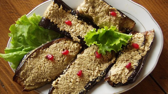 Баклажаны с орехами