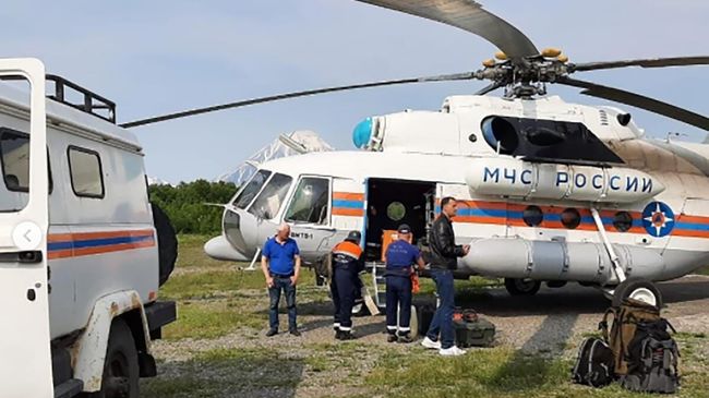 Сотрудники спасательной службы МЧС РФ