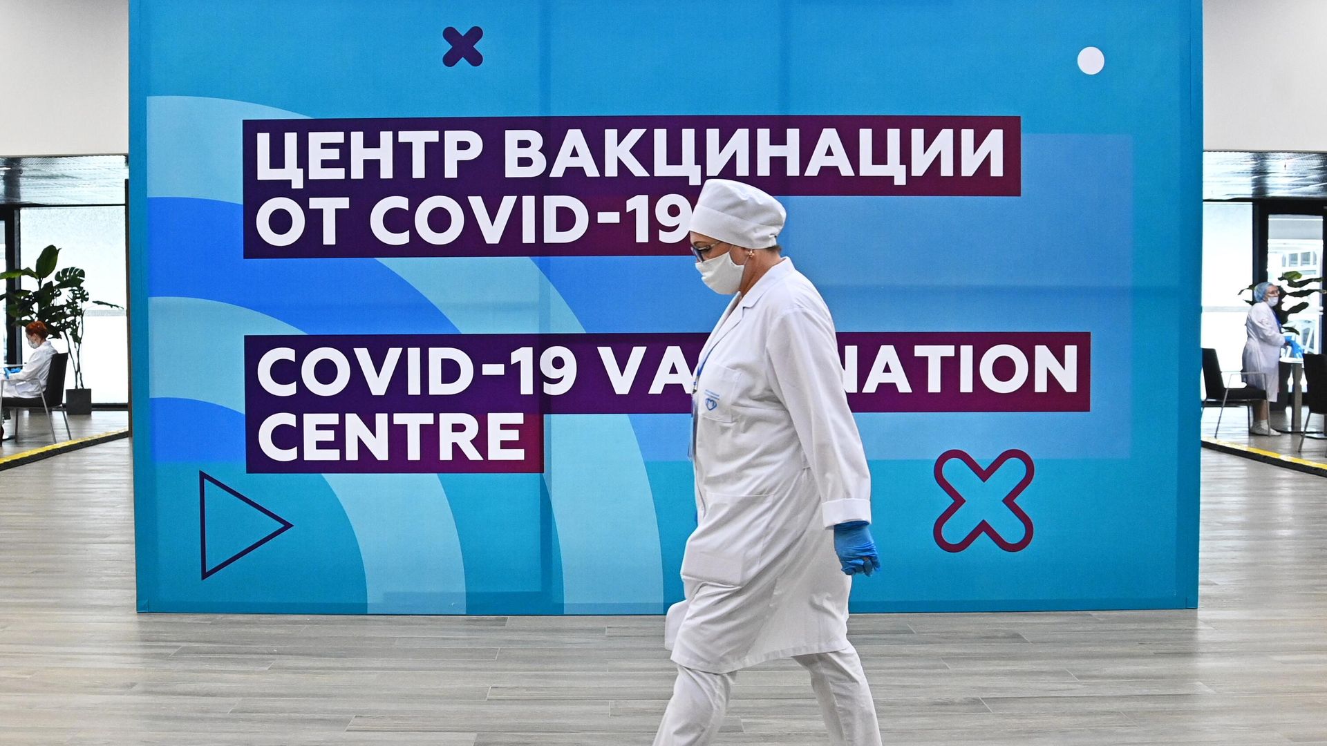 Медицинский сотрудник в центре вакцинации от COVID-19 на стадионе Лужники в Москве Медицинский сотрудник в центре вакцинации от COVID-19 на стадионе Лужники в Москве - РИА Новости, 1920, 07.07.2021