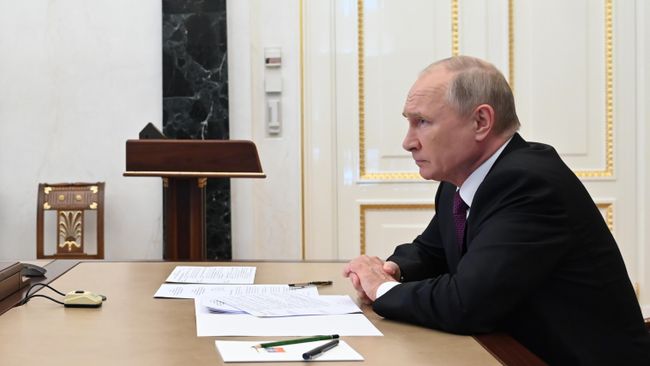 Президент РФ Владимир Путин проводит совещание с членами правительства РФ