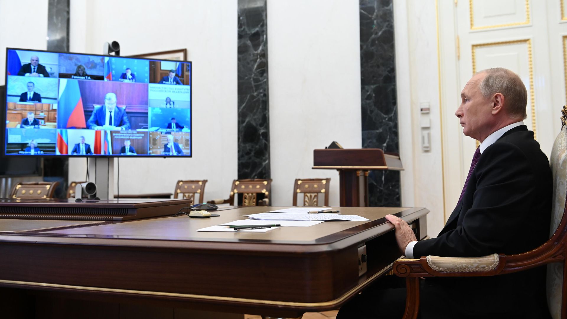 Президент РФ Владимир Путин проводит совещание с членами правительства РФ Президент РФ Владимир Путин проводит совещание с членами правительства РФ - РИА Новости, 1920, 07.07.2021