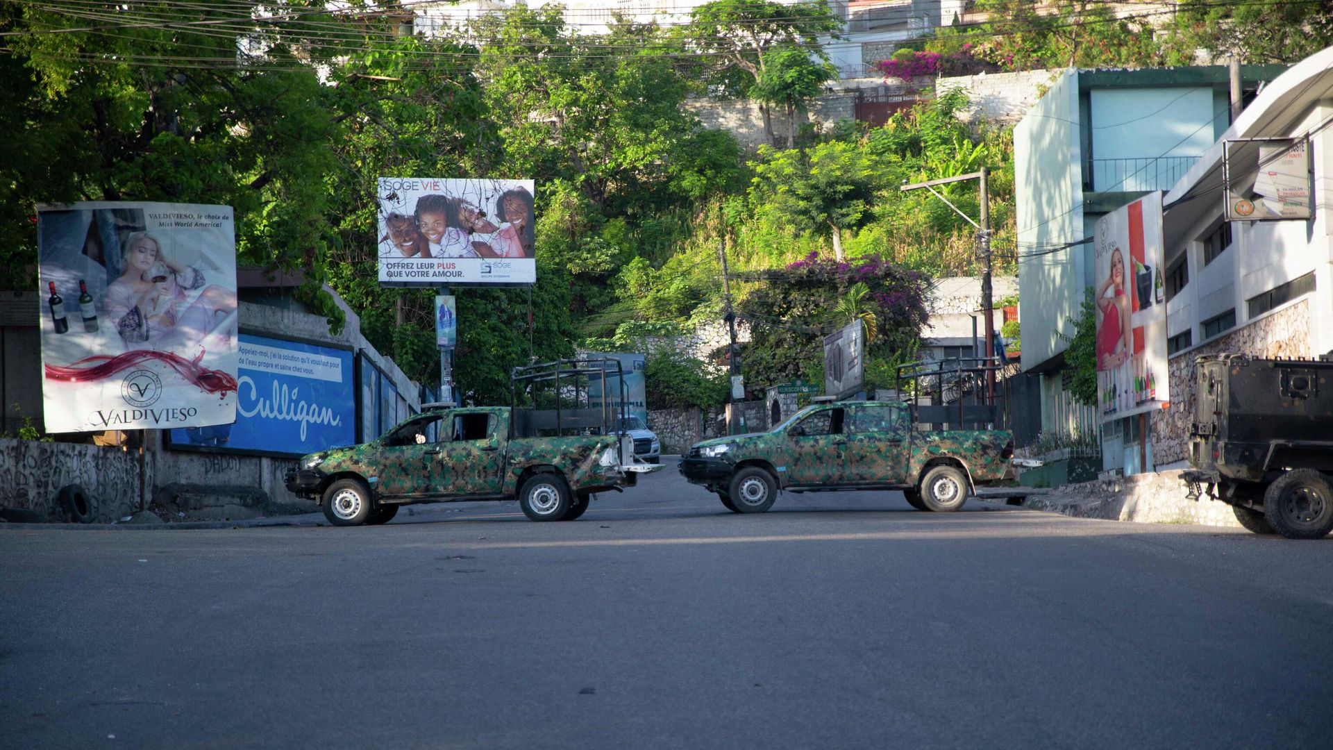 Военные машины блокируют въезд в Петион-Вилль, Гаити Военные машины блокируют въезд в Петион-Вилль, Гаити - РИА Новости, 1920, 20.07.2021