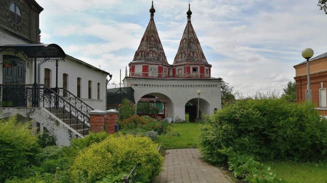 Суздаль. Святые ворота Ризоположенского монастыря