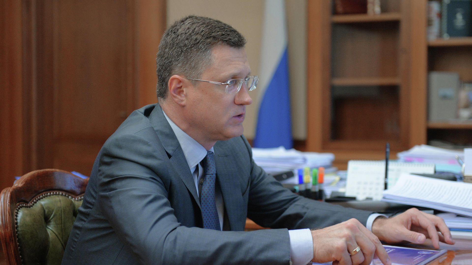 Александр Новак во время встречи с губернатором Ямало-Ненецкого автономного округа Дмитрием Артюховым в Доме правительства РФ Александр Новак во время встречи с губернатором Ямало-Ненецкого автономного округа Дмитрием Артюховым в Доме правительства РФ - РИА Новости, 1920, 30.07.2021